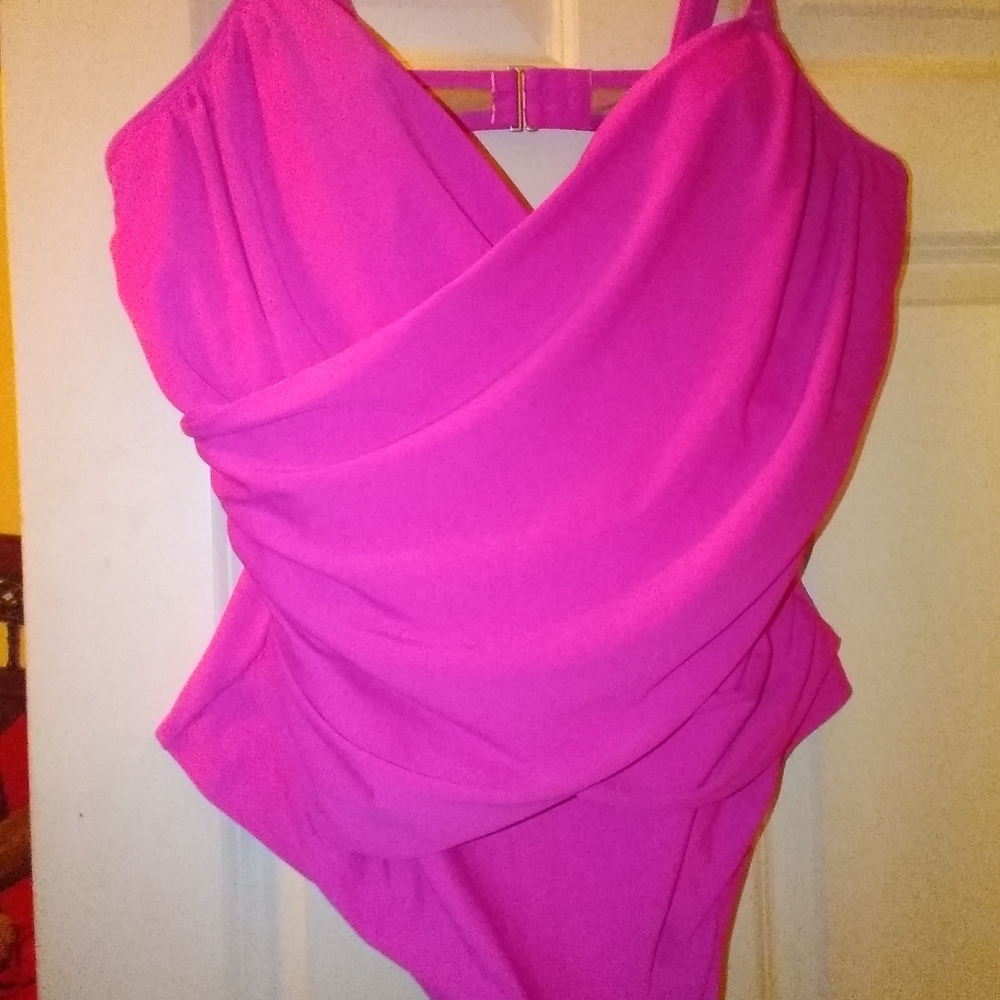 New fuschia old Navy swimsuit plus 3x pink…
